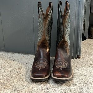 Ariat Round Up Wide Square Toe Western Boot